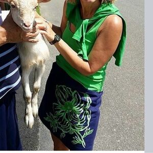 Lilly Pulitzer Sz 4 Cotton skirt with green embroidery back zip